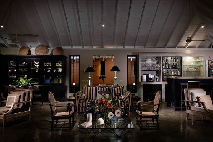 Lounge 109 of 129