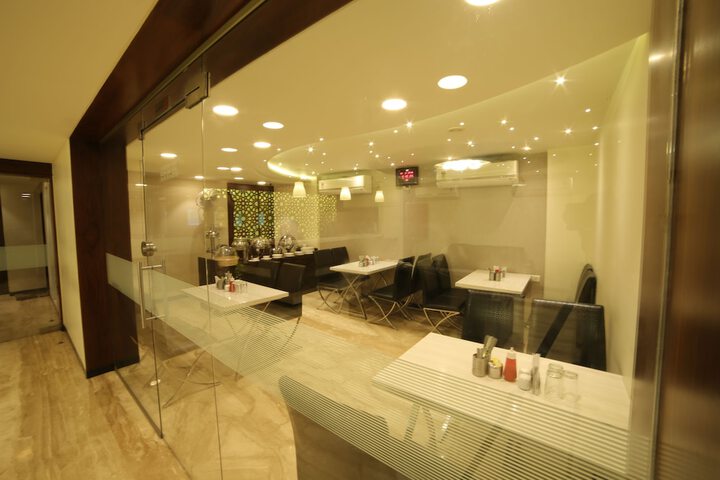 Ballroom/Hall 24 of 32
