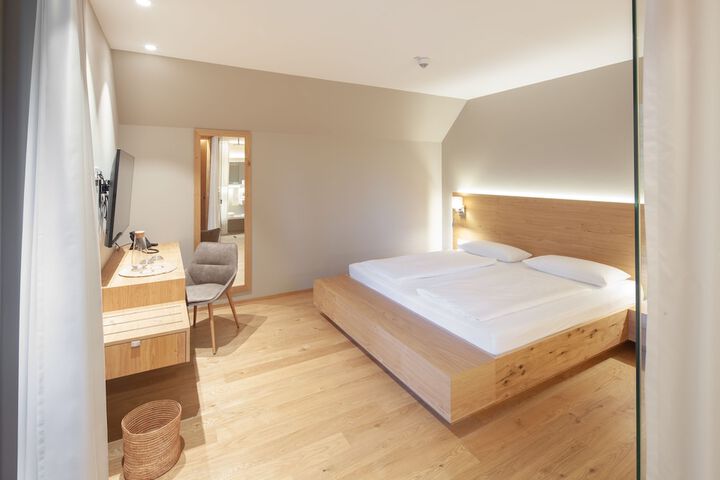 Room 8 of 74