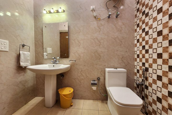 Room 10 of 15