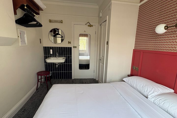 Room 52 of 78