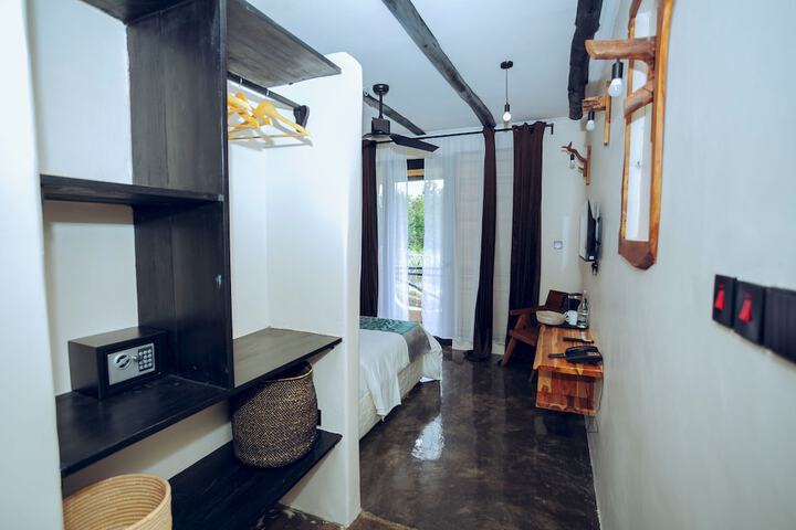 Room 4 of 32