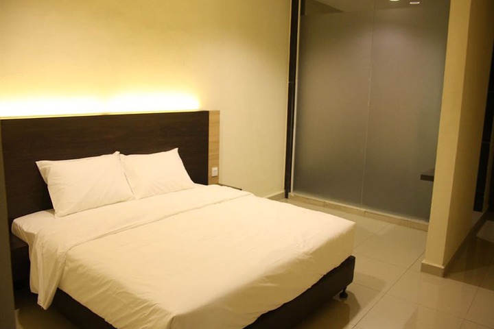 Room 9 of 62