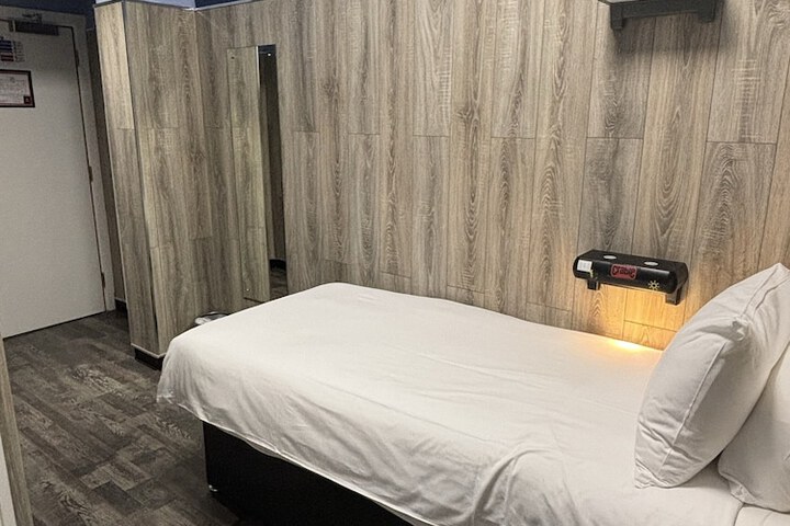 Room 28 of 59