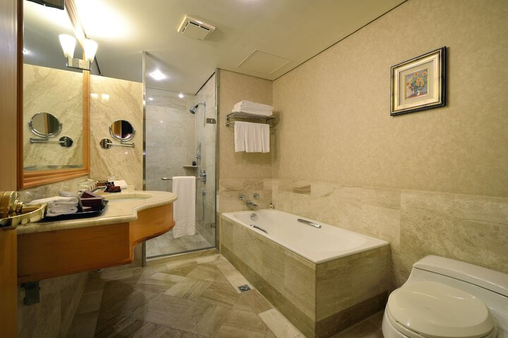 Room 34 of 44