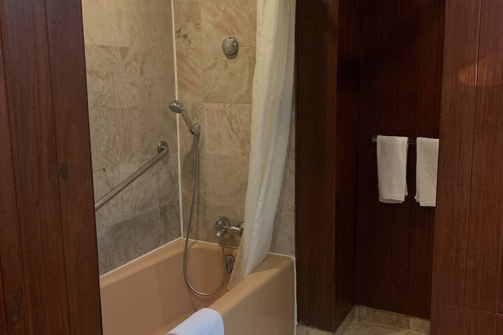 Room 42 of 77