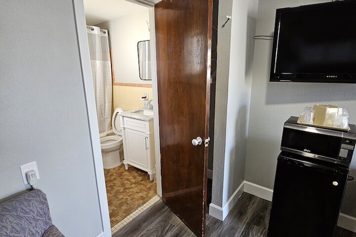Room 5 of 17