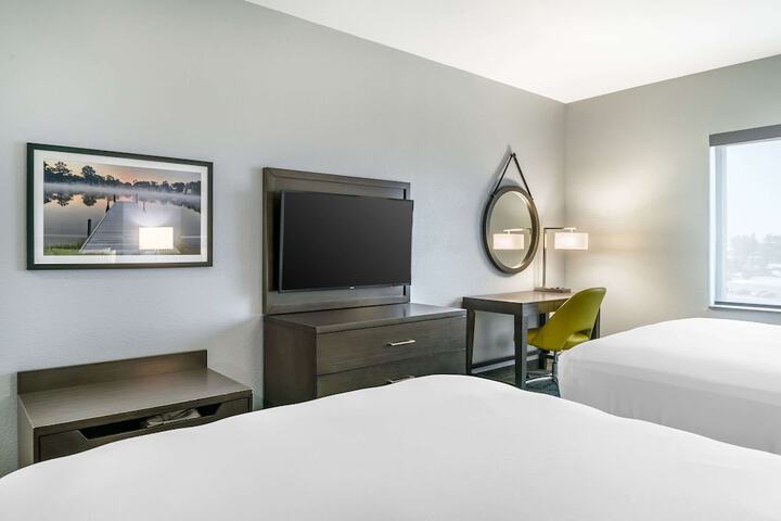 2 Queen Accessible Room with Bath Tub (3 of 11)