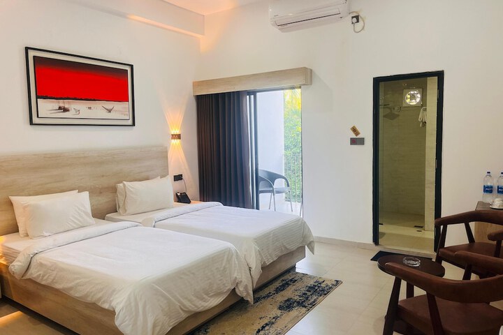 Room 6 of 19
