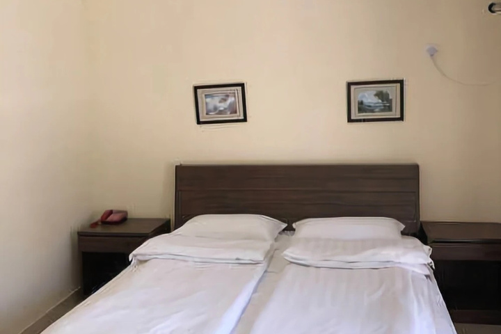 Room 9 of 19