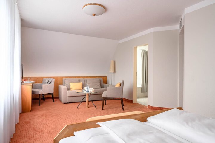 Room 42 of 189