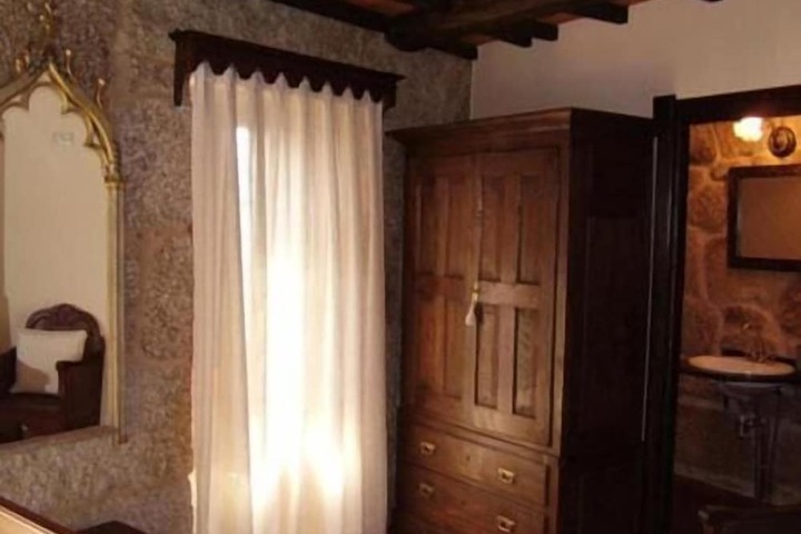 Room 8 of 40