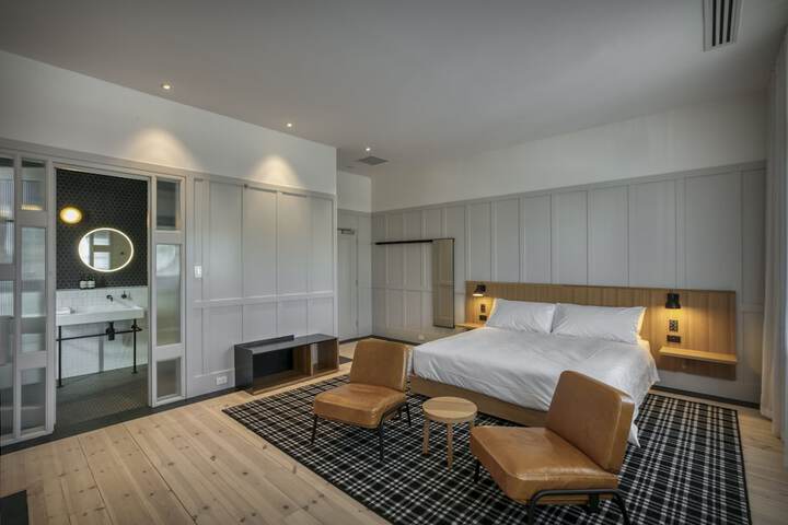 Room 7 of 34