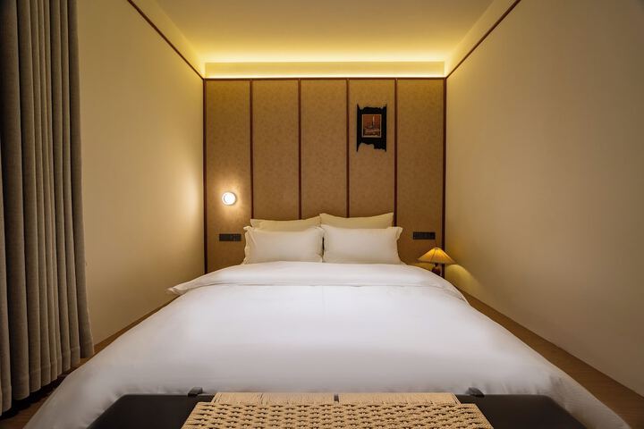Room 71 of 158