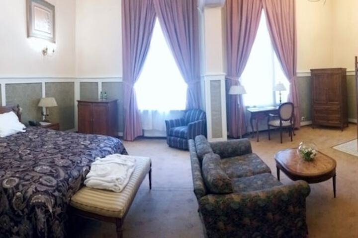 Room 16 of 18