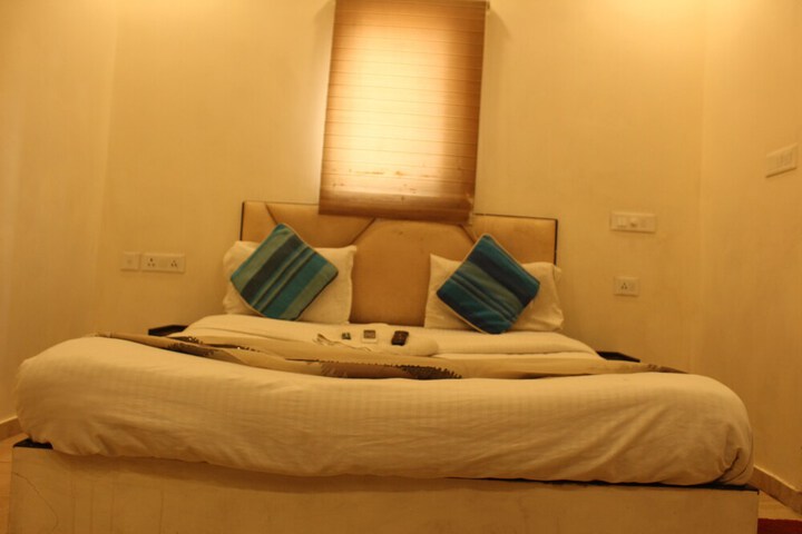 Room 3 of 15