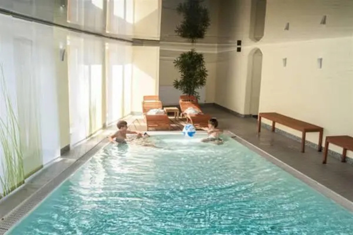 Pools & Facilities
