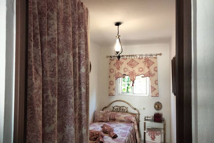 Room 2 of 43
