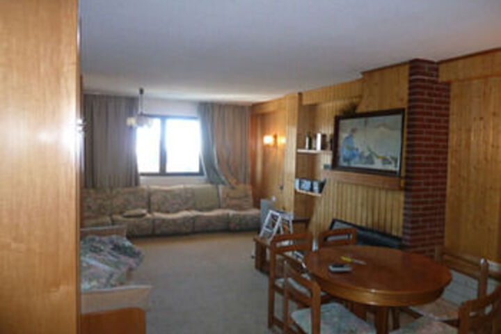 Room 8 of 11