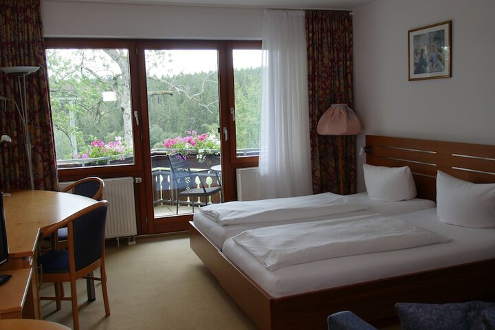 Room 8 of 19
