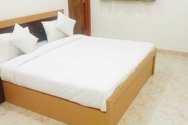 Room 4 of 6