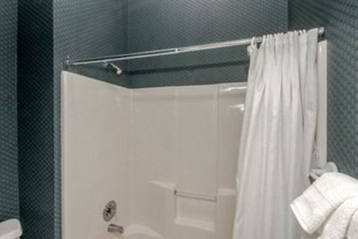Room 6 of 48
