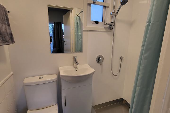 Room 13 of 16