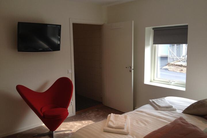 Room 33 of 48