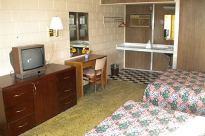 Room 8 of 10