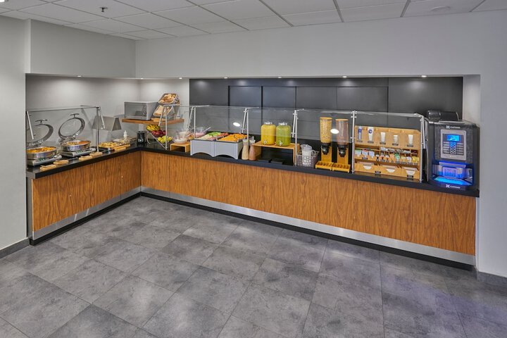 Breakfast/Coffee Service 30 of 48