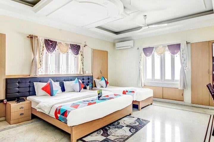 Room 4 of 7