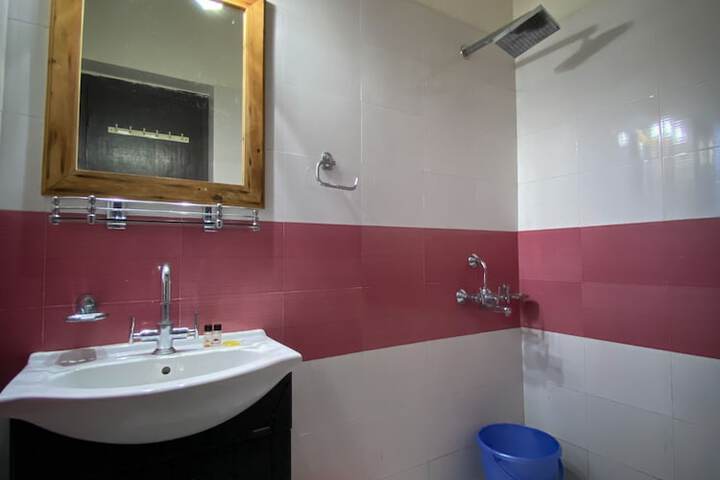 Room 33 of 84
