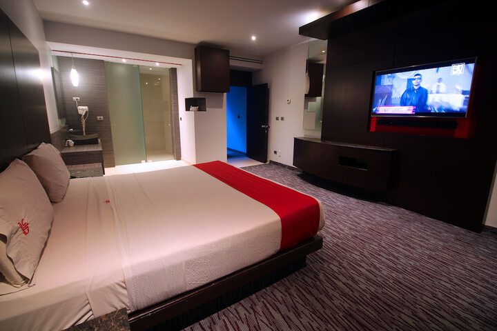 Room 4 of 42