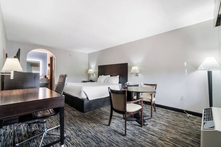 Room 4 of 27