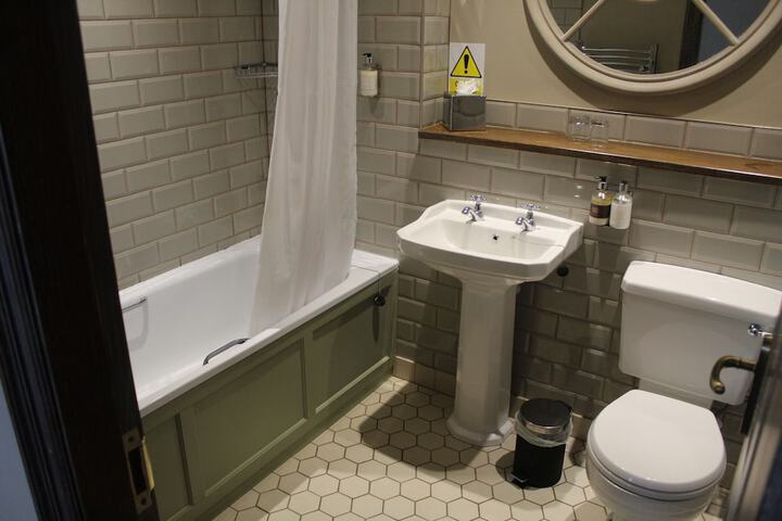 Room 34 of 52