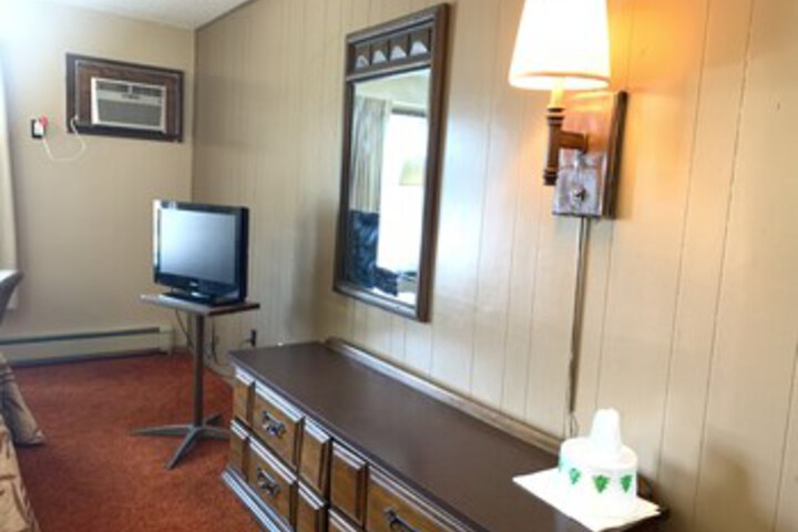 Room 9 of 10