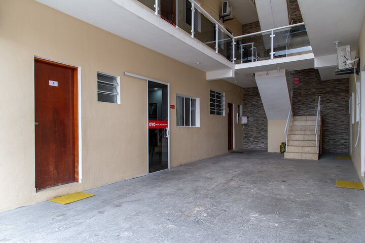 Ballroom/Hall 33 of 44