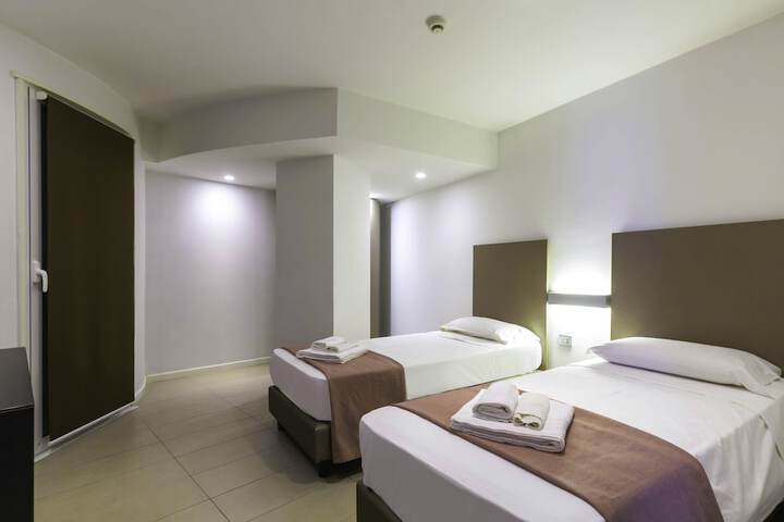 Room 32 of 146