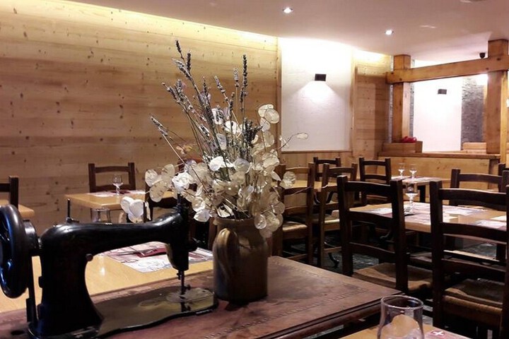 Dining 42 of 65