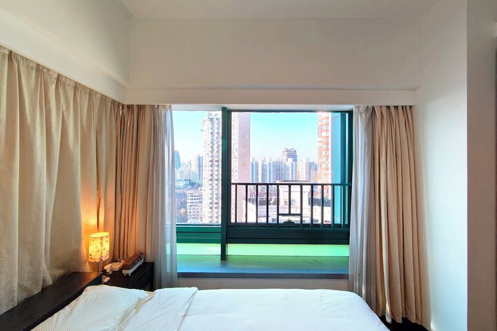 Room 52 of 69