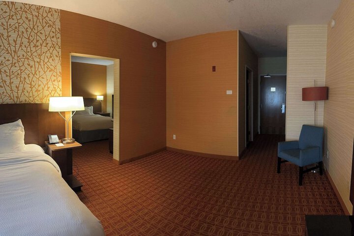 1 King Bed Accessible (4 of 9)