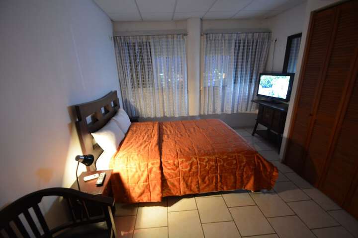 Room 5 of 18