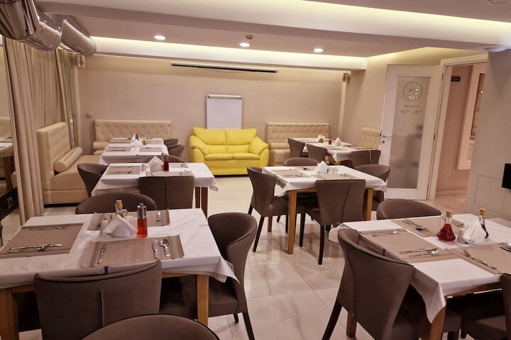 Dining 59 of 102
