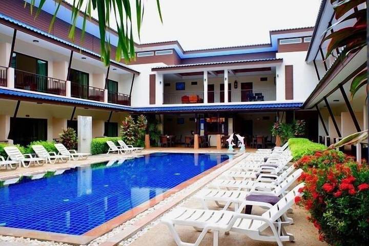 Pools & Facilities
