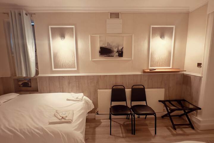Room 18 of 118