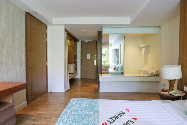 Room 33 of 80