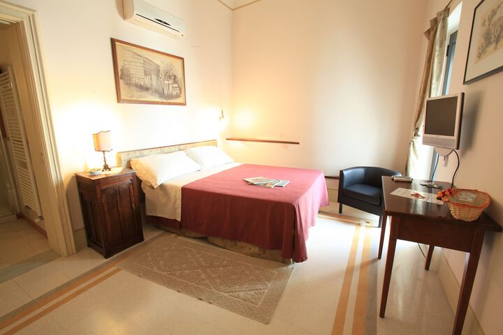 Room 6 of 50