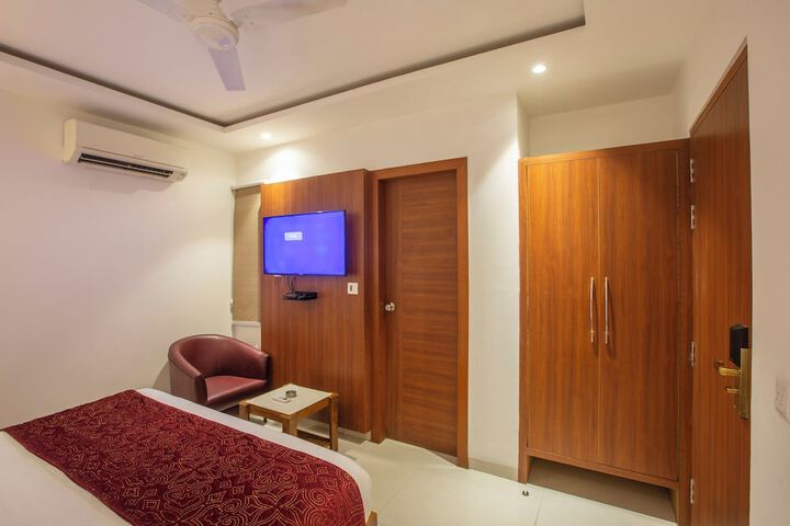 Room 8 of 32