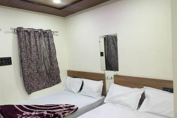 Room 2 of 18