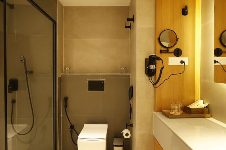Room 18 of 32